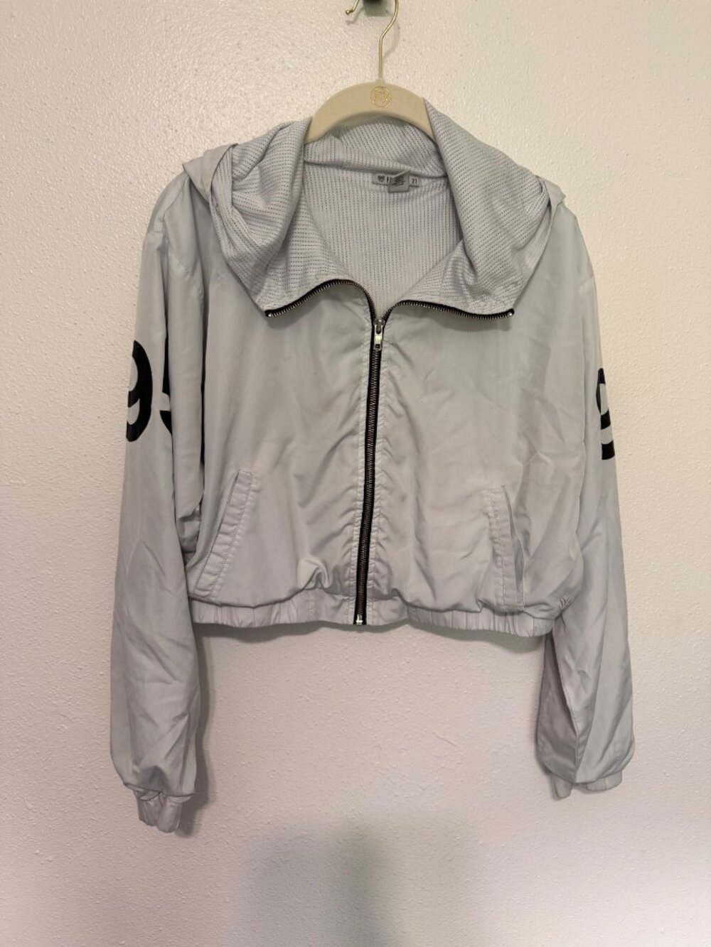 Forever 21 Cropped Jacket Gray with 95 On Sleeves Hooded Womans M